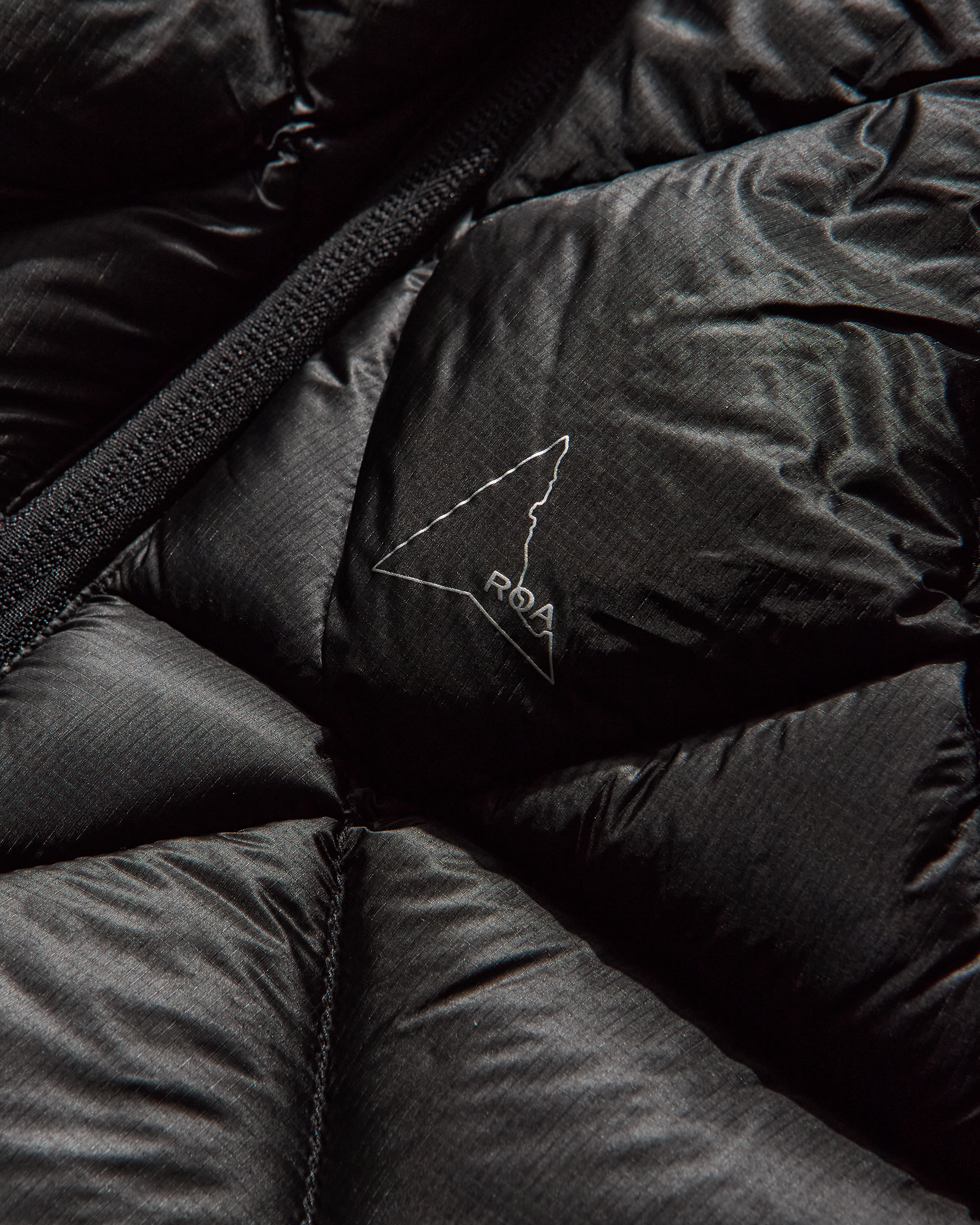 ROA Nuna 800 Fill Power Hooded Down Vest J318317-S-Black 11